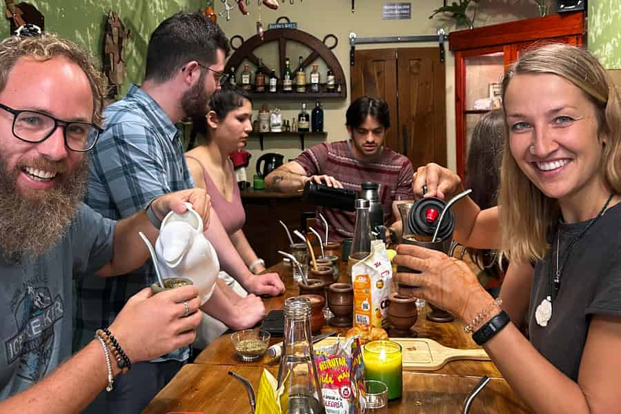 Buenos Aires: Entdecke das Mate-Ritual in einer Bar im Gaucho-Stil. Foto: GetYourGuide