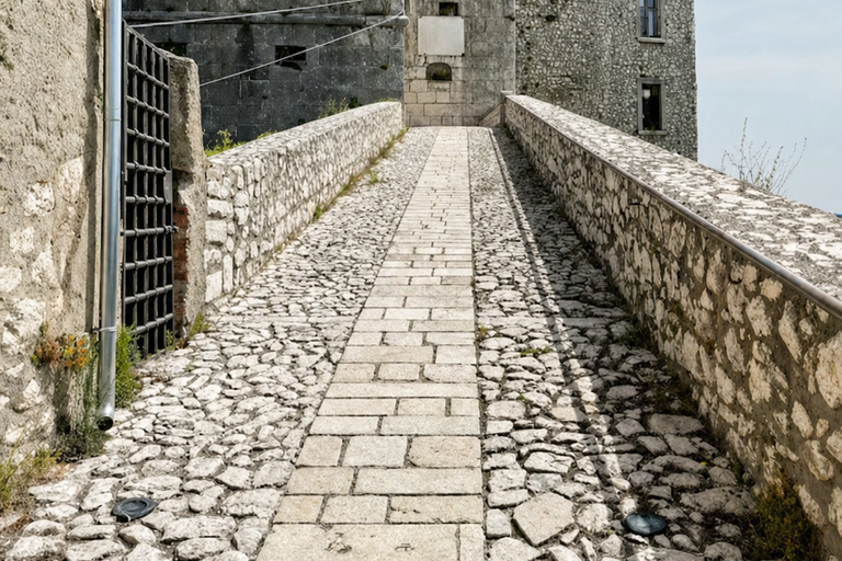 Montesarchio: Guided Walking Tour with the Castle and the Crater of Assteas Montesarchio: Guided Walking Tour with Castle and Assteas Crater