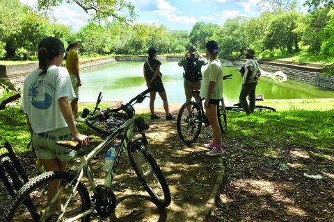 Anuradhapura: Private Half-Day Cycling Tour w/ Guide