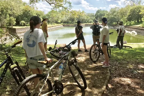 Anuradhapura: Private Half-Day Cycling Tour w/ Guide