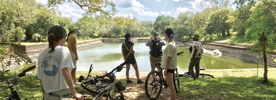 Anuradhapura : visite privée d'une demi-journée à vélo avec guide