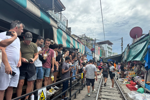 Bangkok: Railway Market & Floating Market Private Tour