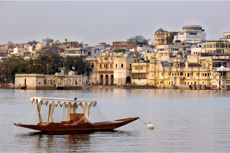 Udaipur: Stadspaleis, Jagdish Tempel en Lake Pichola Tour