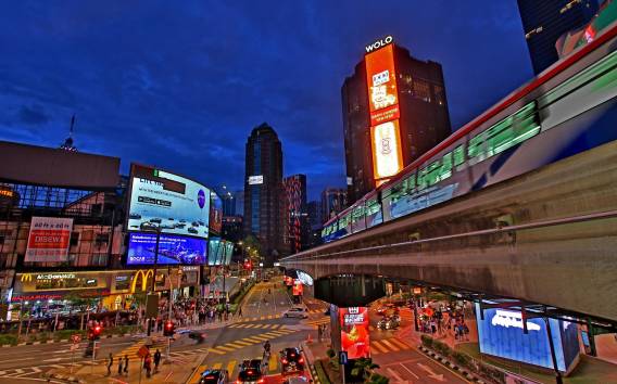 Kuala Lumpur bei Nacht: Sightseeing, Märkte und Essen