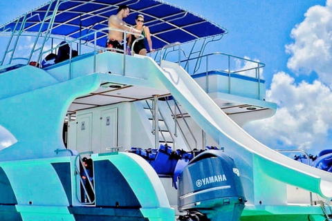 Profitez de 3 heures de croisière sur un yacht VIP avec open bar.Punta Cana : Croisière VIP sur un yacht avec Open Bar