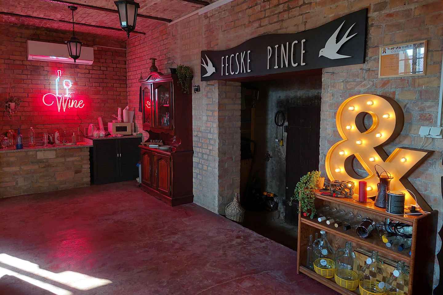 From Budapest: Half-day Monor wine tour with meal