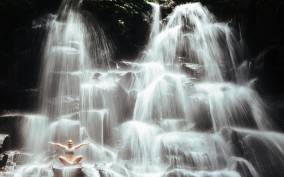 Ubud: Waterfalls, Tirta Empul Temple, Art Gallery Photo Spot