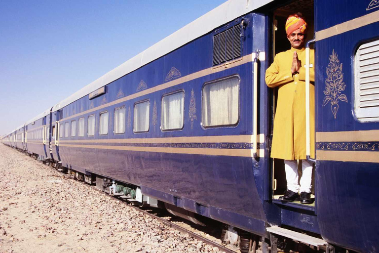 Vanuit Delhi: Taj Mahal-tour per supersnelle trein, all-inclusiveTour met 1e klas trein met auto, gids, tickets en lunch