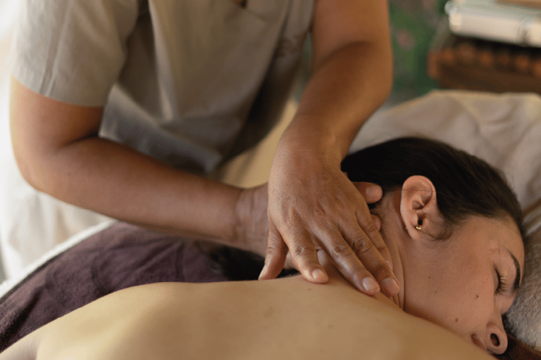 Barranquilla: Xata Beach Club Day Pass with Lunch Barranquilla: Day trip to Xata Beach Club & restaurant