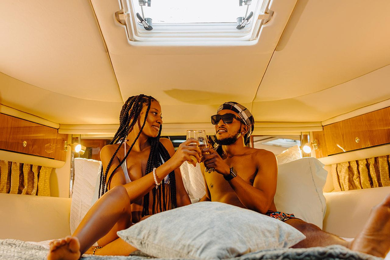 Montego Bay: Yacht Tour with Food, Drinks & Swimming Stop