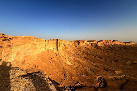 Riyadh: Edge of the World 4x4 Trip with sunset Riyadh: Edge of the World sharing car Trip with free scarf