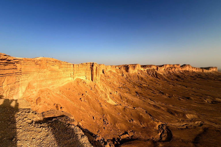 Riyadh: Edge of the World 4x4 Trip with sunset Riyadh: Edge of the World sharing car Trip with free scarf