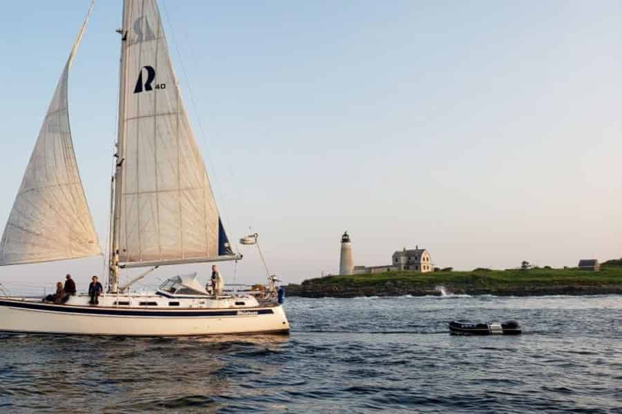 Segel-Erlebnis an der Küste von Maine bei Sonnenuntergang – öffentlich und privat. Foto: GetYourGuide Segel-Erlebnis an der Küste von Maine bei Sonnenuntergang – öffentlich und privat. Foto: GetYourGuide