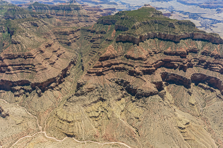 Grand Canyon Village: Wycieczka samolotem po południowej krawędzi Wielkiego KanionuLot samolotem nad Wielkim Kanionem i wycieczka Hummerem