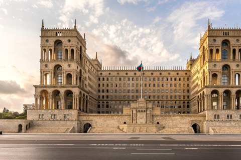 Baku: Morning Walking Tour with Local Guide