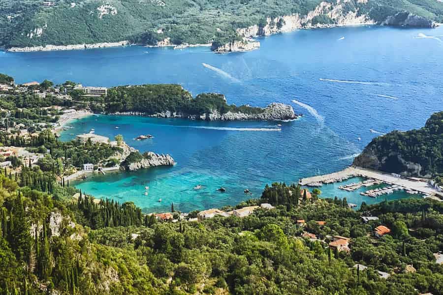 Korfu: Busfahrt & Schwimmen nach Paleokastritsa & Olivenölmuseum. Foto: GetYourGuide