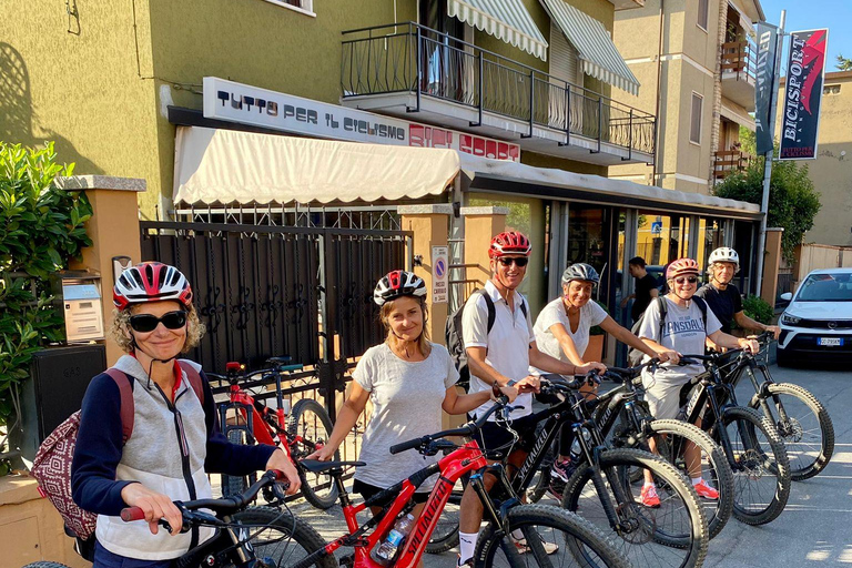 Excursion en E-Bike dans les carrières de marbre de Carrare avec dégustation de saindoux