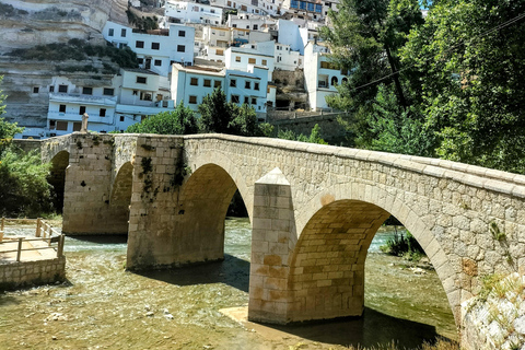 Valencia: Alcalá del Júcar Private Day Trip with Guide