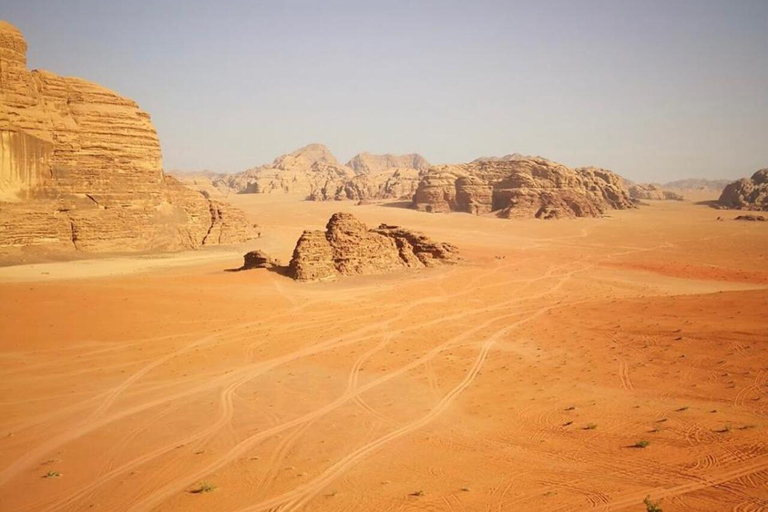 Wadi Rum: Half-Day Jeep Tour with Dinner and Camp Stay