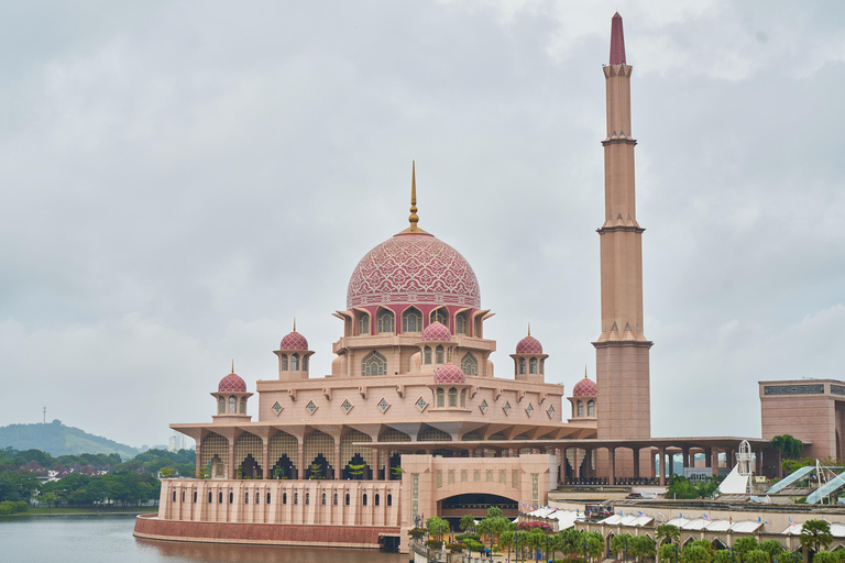 From Kuala Lumpur: Putrajaya Tour with Lake Cruise Shared Experience
