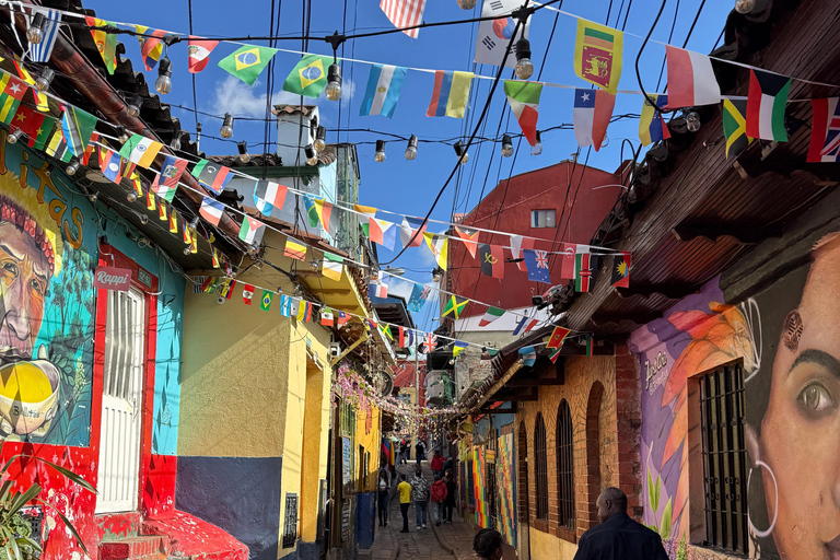 Bogotá: La Candelaria Food Tour with 7 Tastings & Ajiaco
