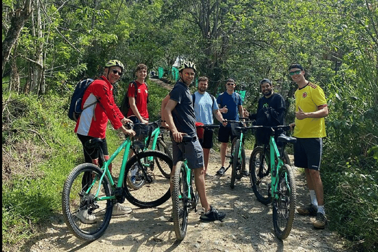 Medellín: Mountain Bike Tour with Lunch and Pickup