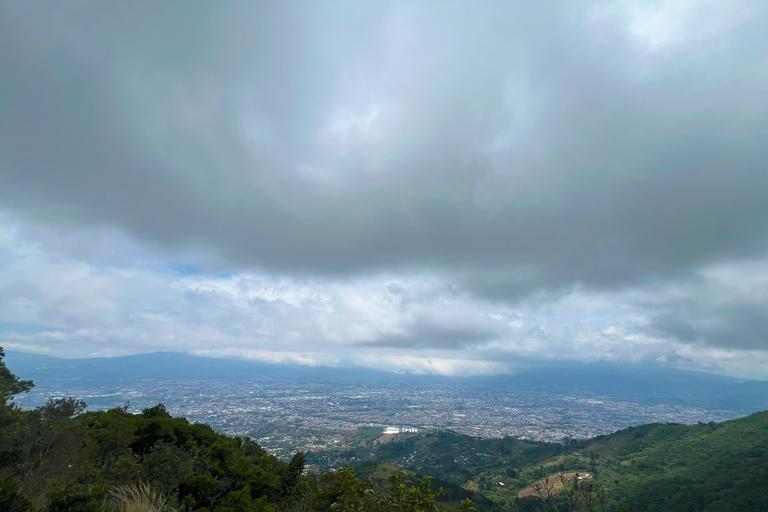 San José: Pico Blanco Sunrise Hike with Costa Rican Snacks