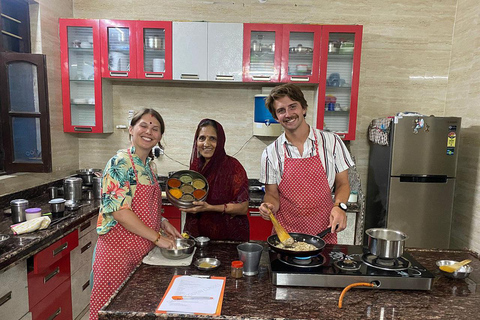 Udaipur: Autentisk indisk matlagningskurs med lunch eller middag