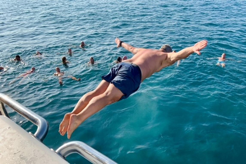 Málaga: 1.5 Hour Daytime Cruise with Swimming Stop 1.5 Hour Daytime Cruise with Swimming Stop