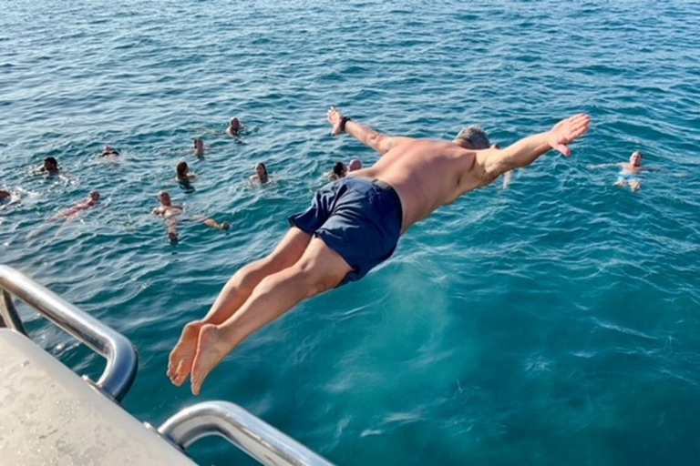 Málaga: 1.5 Hour Daytime Cruise with Swimming Stop 1.5 Hour Daytime Cruise with Swimming Stop
