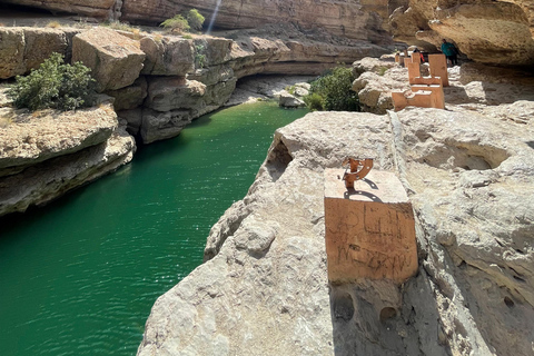 Mascate: tour de día completo por Wadi Shab con servicio de recogida del hotel