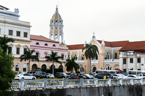 Panama: miejsca warte zobaczenia - piesza wycieczka z przewodnikiemPanama: 2-godzinna wycieczka piesza w małej grupie z obowiązkowymi miejscami do zobaczenia