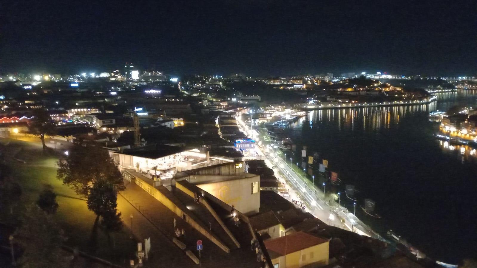 Porto / Lissabon Transfer mit Nazaré & Óbidos