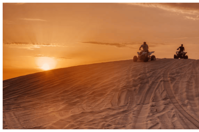 Doha: Wüstensafari mit Kamelritt und Sandboarding