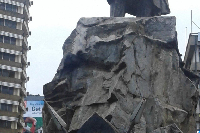 Nairobi: Independence Monuments Guided Walking Tour