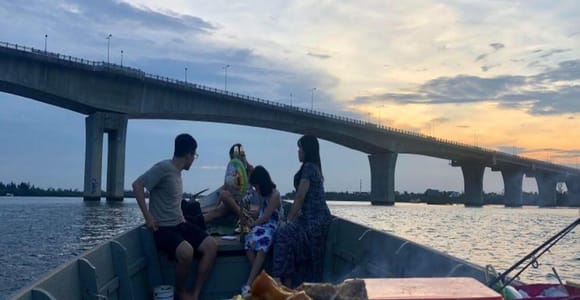 Hoi An: Sunset BBQ Fishing tour with Locals by Boat Cruise