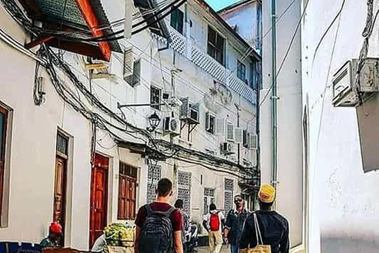 Aluga um guia local para uma experiência de turismo em Mombaça.