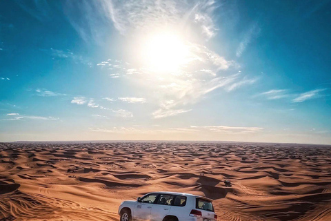 Doha: Halbtägige Wüstensafari mit Kamelritt und Sandboarding