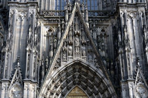 Cologne: Old Town Historical Walking Tour with GEO Epoche