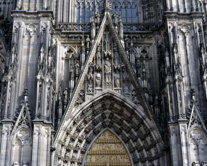 Cologne: Old Town Historical Walking Tour with GEO Epoche