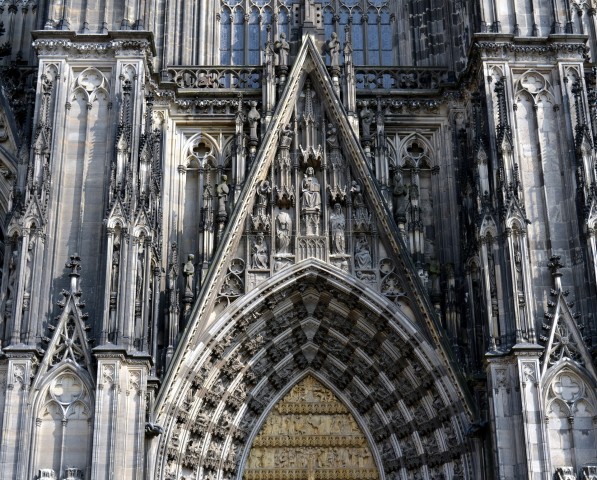 Visit Cologne Old Town Historical Walking Tour with GEO Epoche in Cologne Cathedral