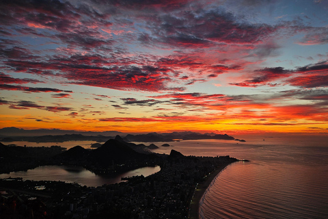 Rio de Janeiro: Morro Dois Irmãos Sunrise Hike Rio de Janeiro: Morro Dois Irmãos Sunrise Hike & Favela Tour