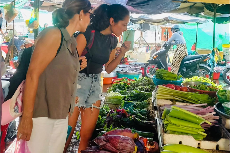 Da Nang: 5 famous dishes cooking class with market trip