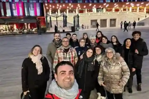 Entdecke Tirana: Spazieren gehen und lokale Aromen probieren