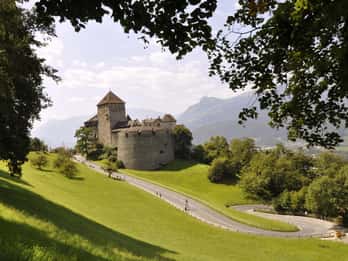 Vaduz : Promenade Insta-Parfaite avec un local