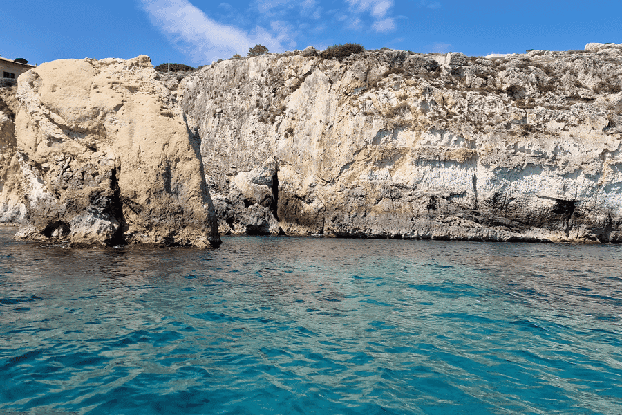 Syrakus:Schnorcheln+Pillirina, Ortigia & Meereshöhlen Bootstour. Foto: GetYourGuide
