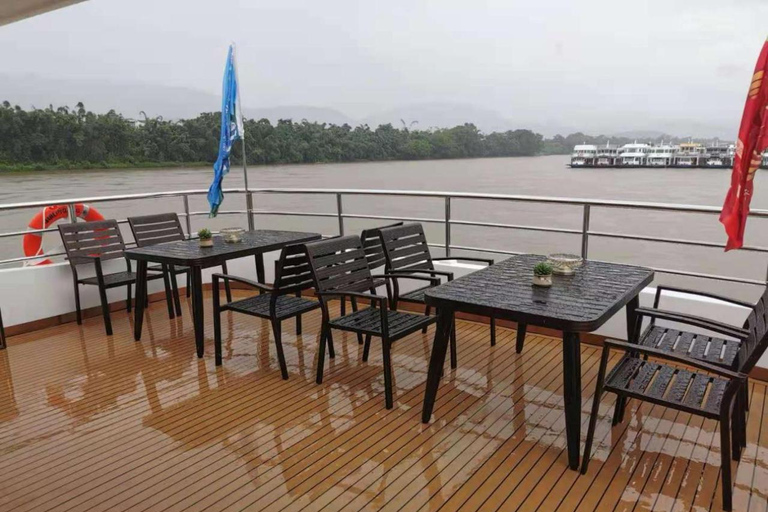 Guilin: 5-Star Li River Cruise to Yangshuo with Pickup Guilin: 5-Star Li River Cruise Lower Deck with Hotel Pickup