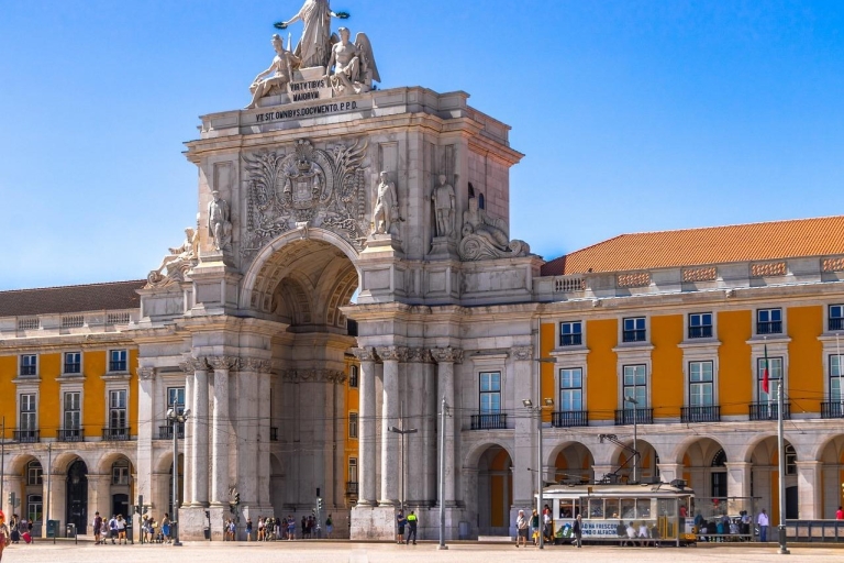 Lisbonne : Visite touristique privée de la vieille ville de Lisbonne en Tuk TukLisbonne : visite touristique privée de 1,5 heure de la vieille ville