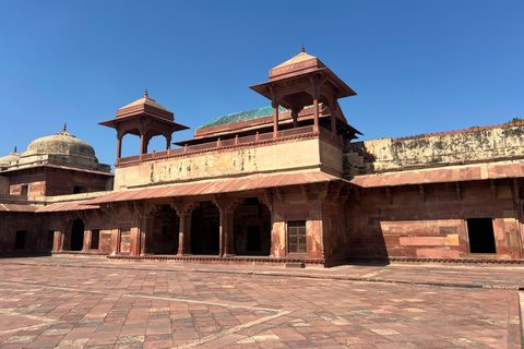 Taj Mahal et Fort Fatehpur Sikri en voiture privée depuis DelhiVisite guidée avec voiture et guide