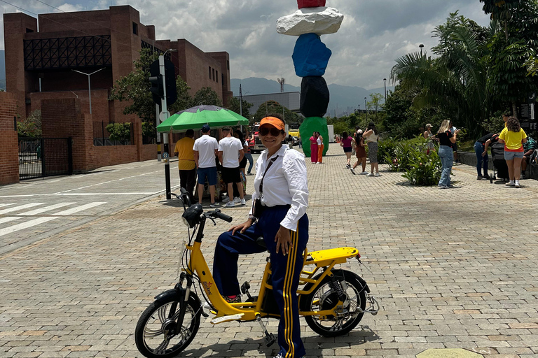 Medellín: Urban Getaway with local Coffee on E-Bike Urban E-Bike in English